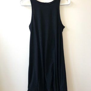 Black No-Sleeve Dress